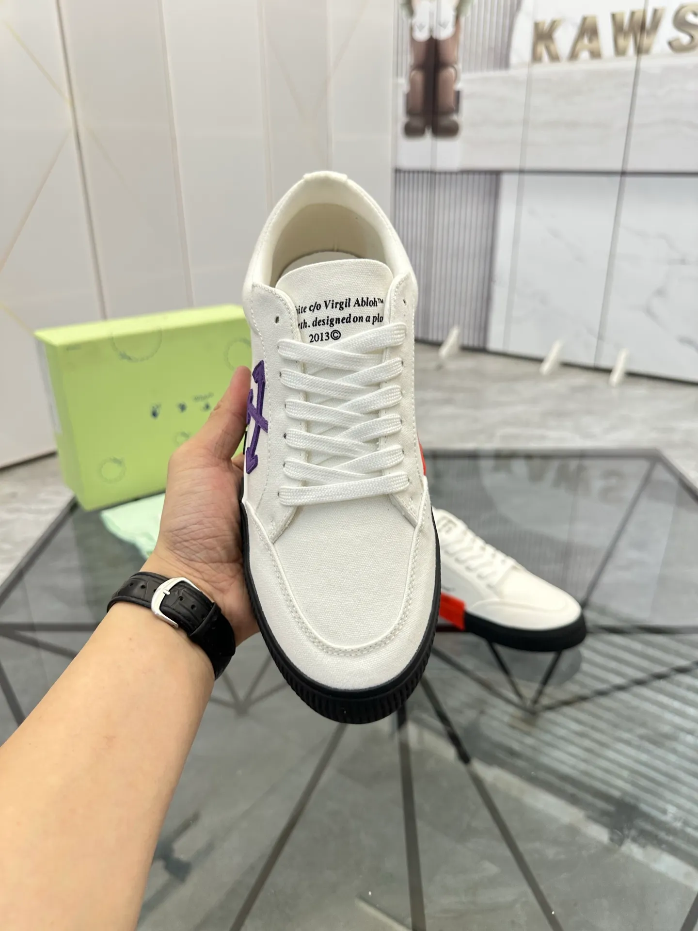Selling men's shoes 💰: 💰P440¥ Product trademark: OFF WHITE *"OFF WHITE*" low-top casual shoes Regular size: 35-45 (can be customized to 46) Couple style Product materials: original material from the upper counter, breathable lining, original outsole. No.: H203